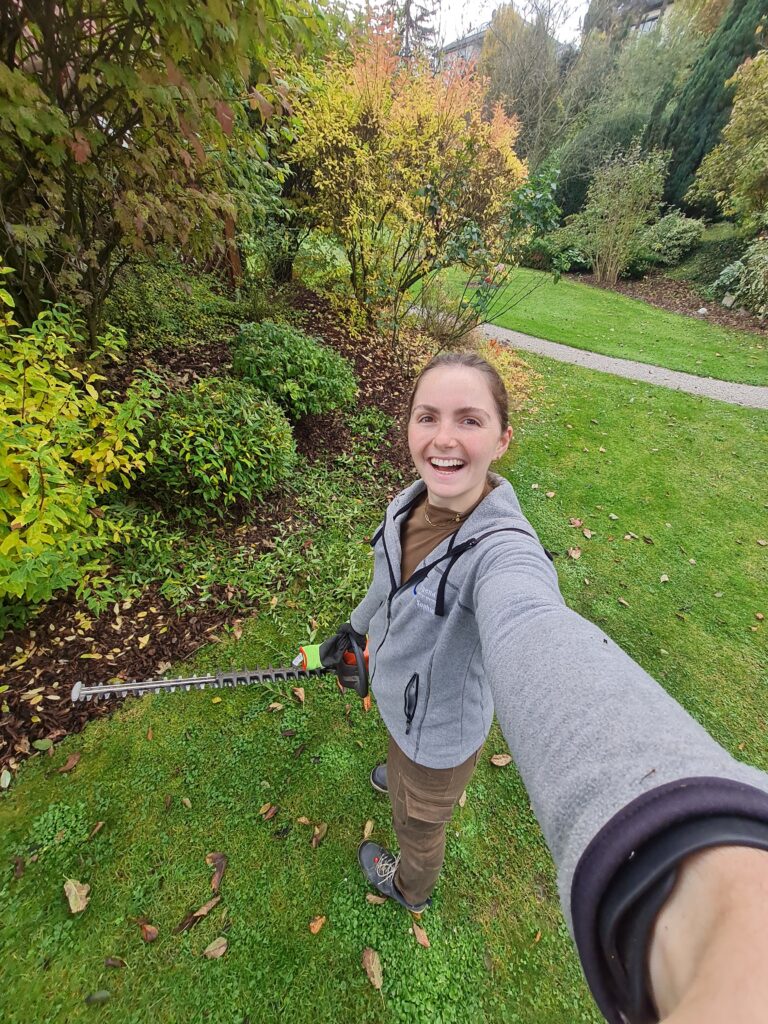 Sophie im Garten